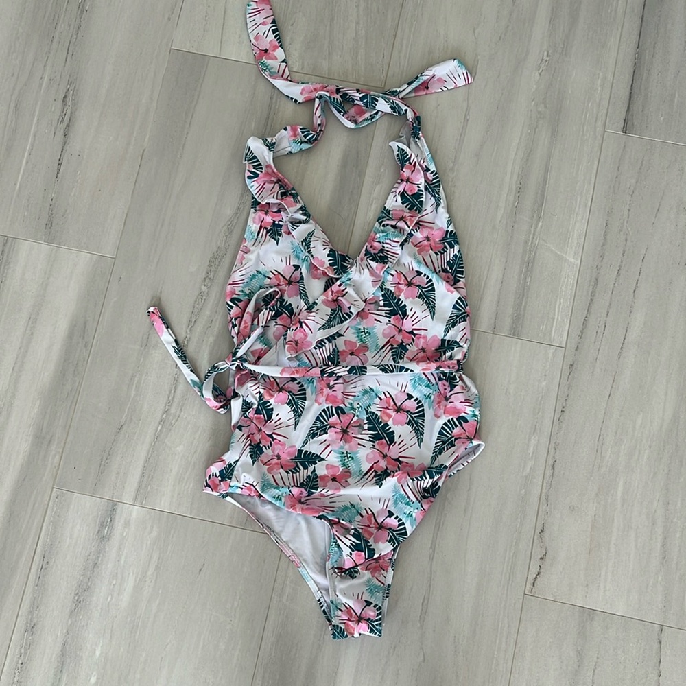 Floral tropical one piece swimsuit. Ruffle Halter neck Size L